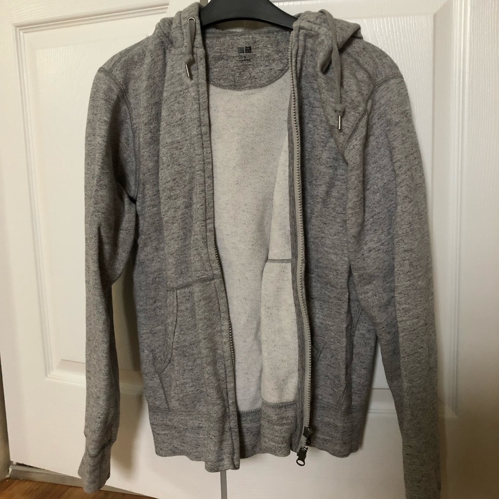 Uniqlo sweatshirt